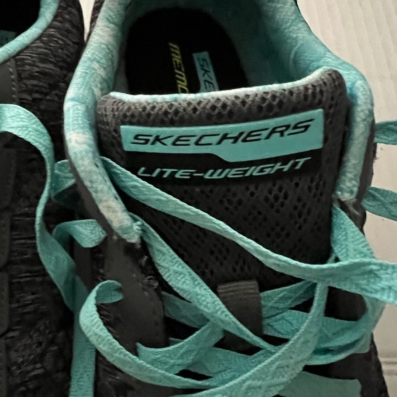 Sketchers light weight memory foam pre-owned like new. Size 10 - Picture 4 of 8